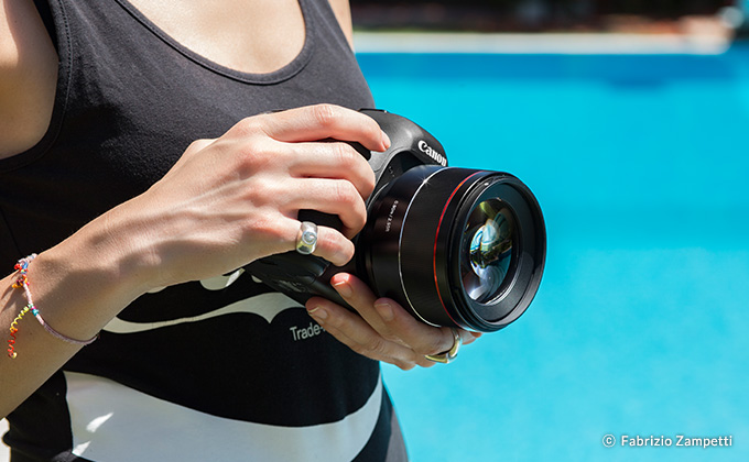 Samyang 森養 AF 85mm F1.4 EF 自動對焦鏡頭 (Canon EF 接口) 特徵 - 長 7.2cm,重 485g,小巧輕便的優良設計 Samyang 森養 AF 85mm F1.4 EF 自動對焦鏡頭 (Canon EF 接口) 特徵 - 長 7.2cm,重 485g,小巧輕便的優良設計
